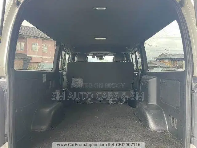 Toyota HiAce 2021 White