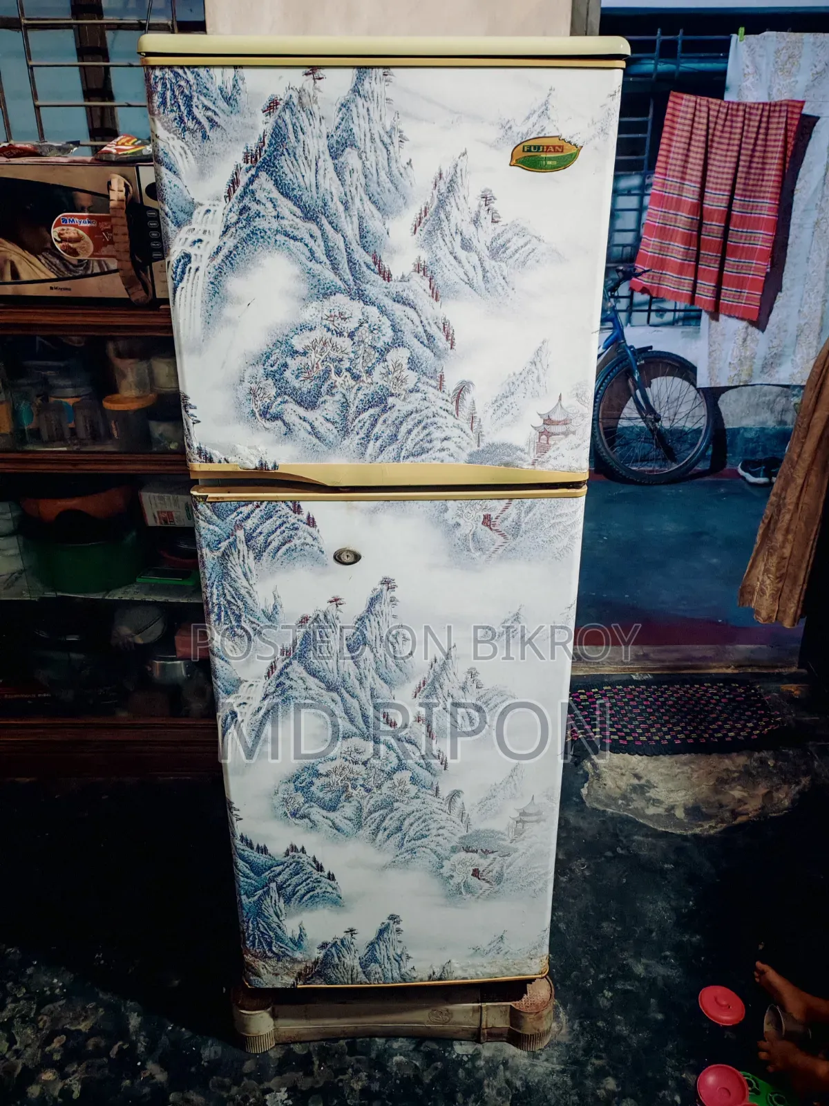 একটি ফ্রিজ বিক্রি করা হবে