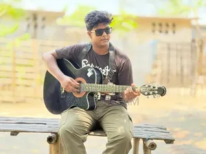গিটার বিক্রির জন্য