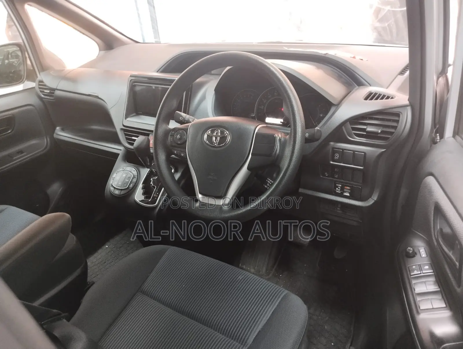 Toyota Noah 2021 Silver