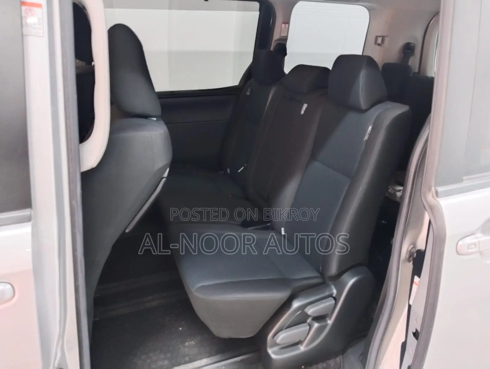 Toyota Noah 2021 Silver