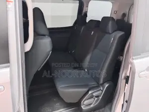 Toyota Noah 2021 Silver