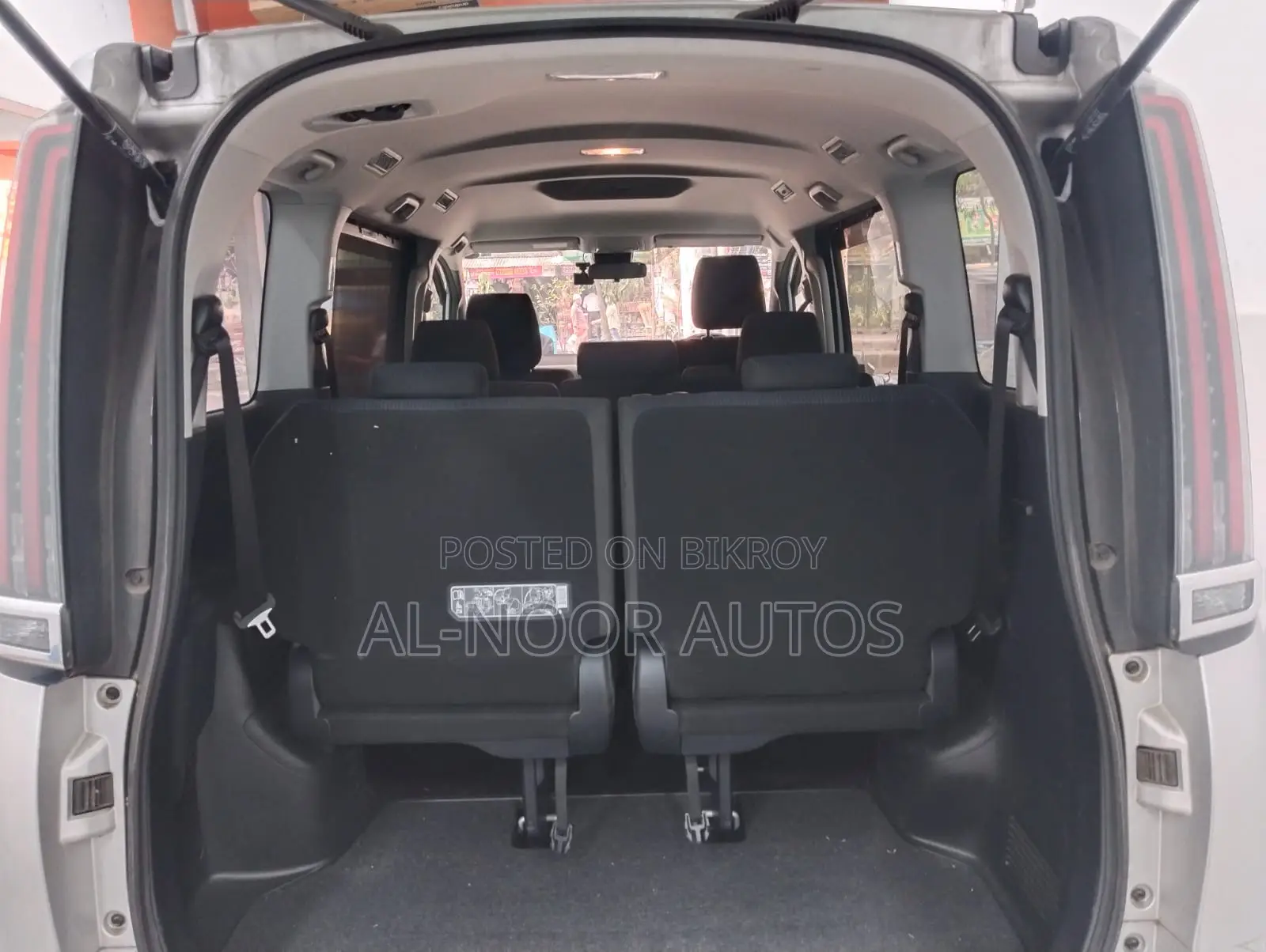 Toyota Noah 2021 Silver