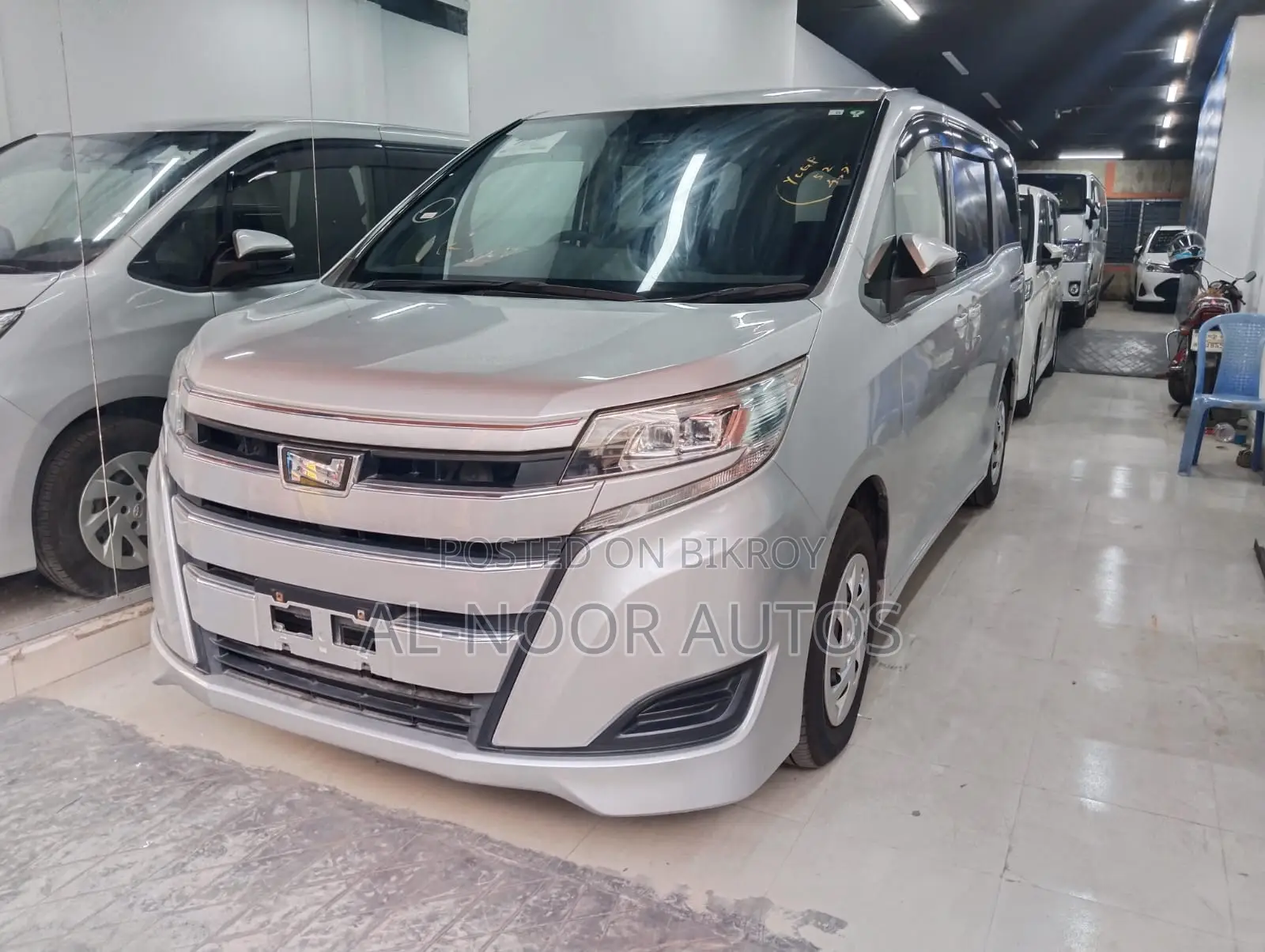 Toyota Noah 2021 Silver