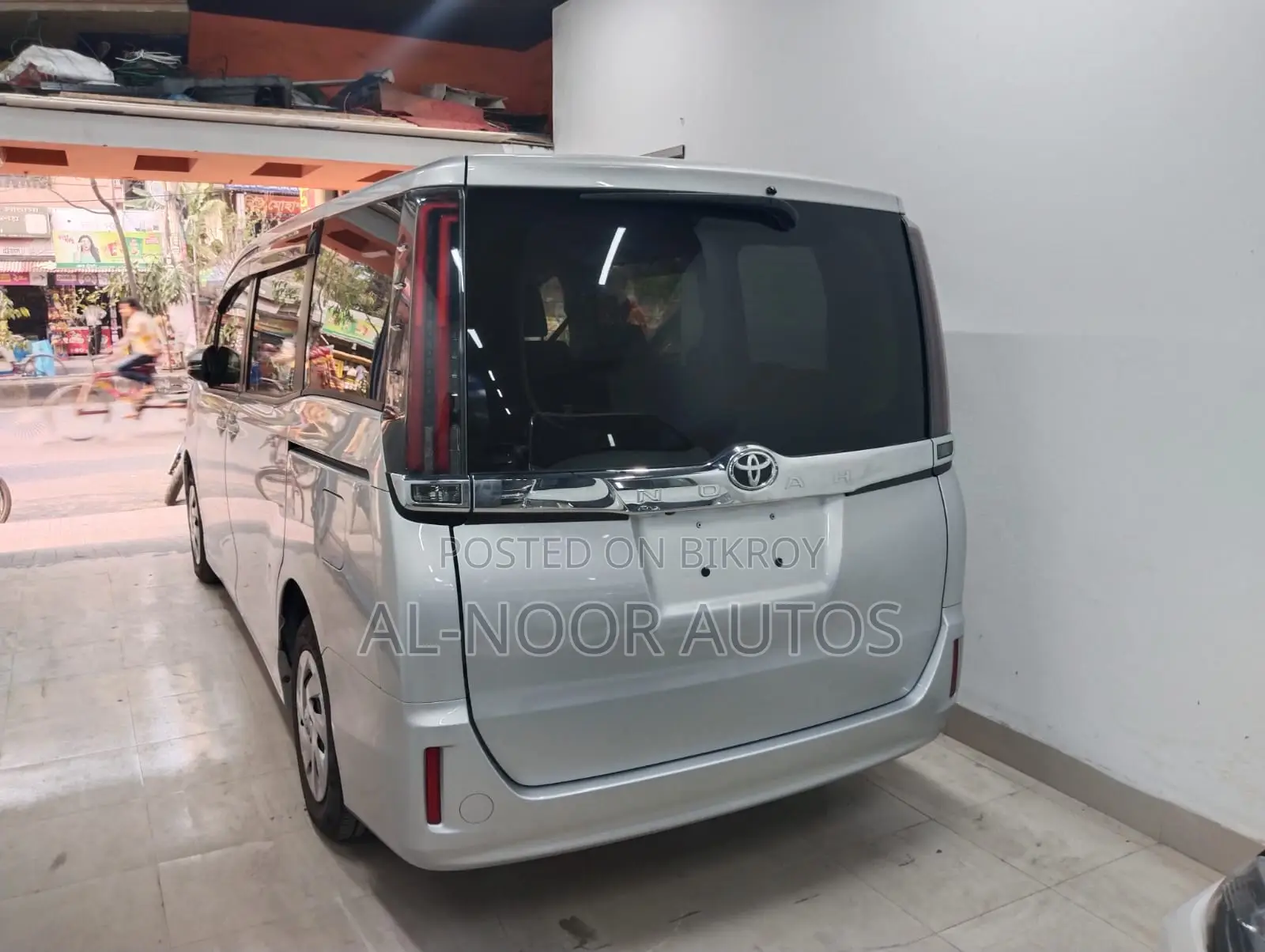 Toyota Noah 2021 Silver