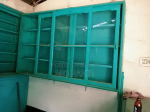 দোকানের ফার্নিচার বিক্রি করা হবে