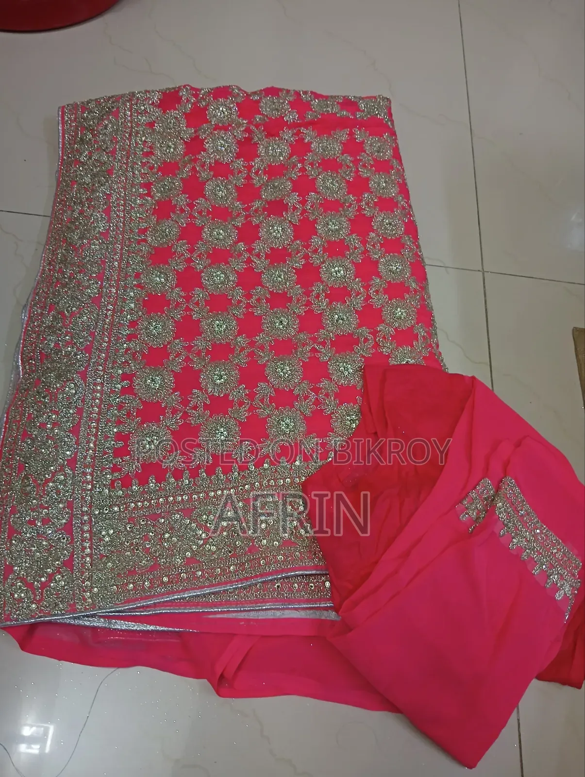অব্যবহৃত নতুন শাড়ি