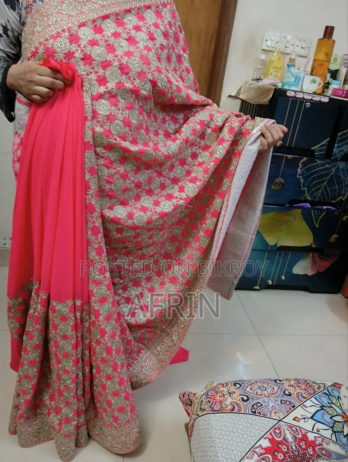 অব্যবহৃত নতুন শাড়ি