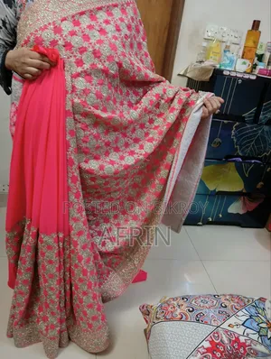 অব্যবহৃত নতুন শাড়ি