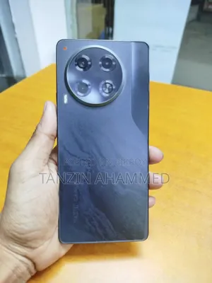 Tecno Camon 30 ২৫৬ জিবি ব্ল্যাক