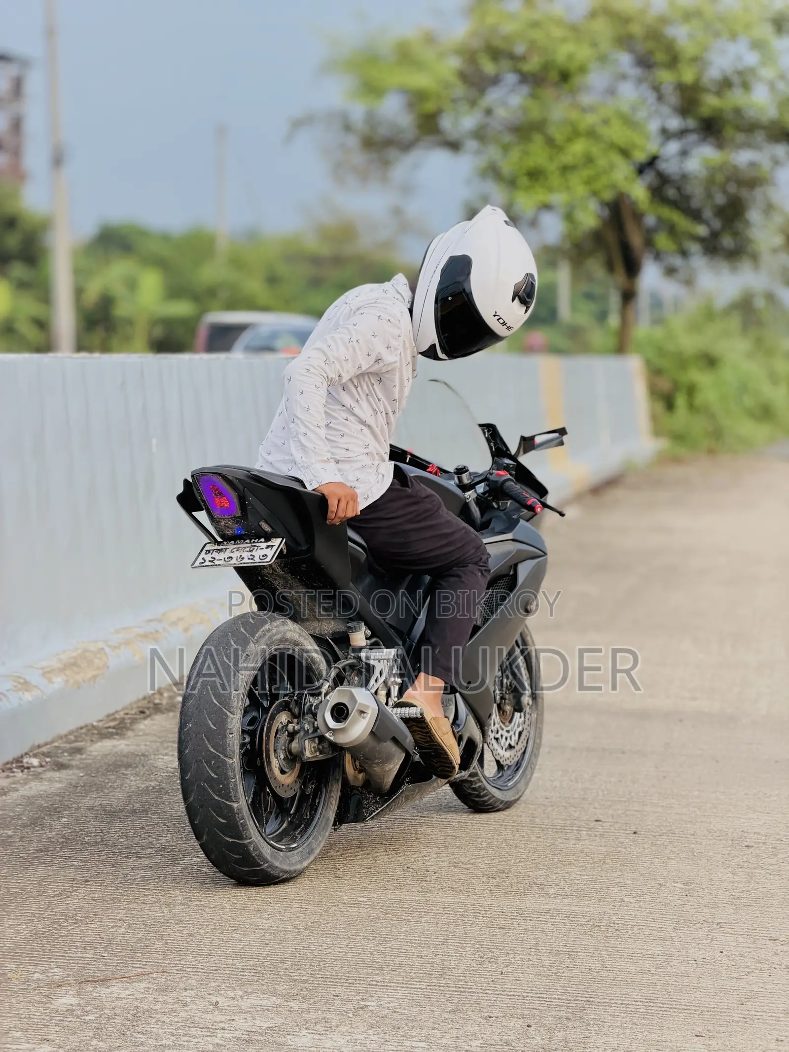 ইয়ামাহা আর১৫ ভি৩ ২০২৩ কালো
