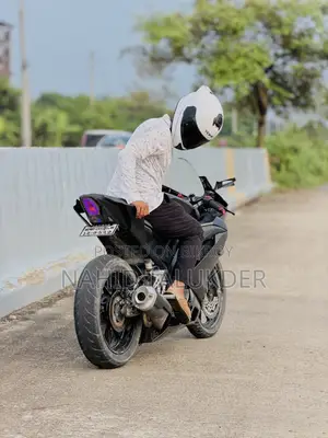 ইয়ামাহা আর১৫ ভি৩ ২০২৩ কালো