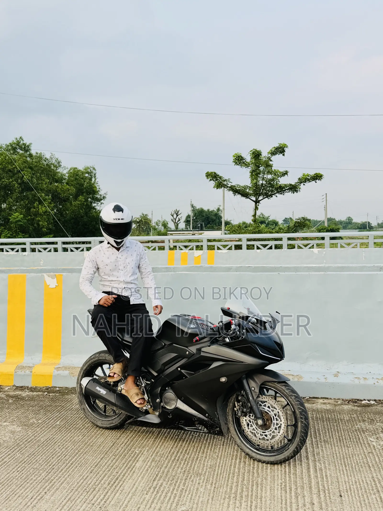 ইয়ামাহা আর১৫ ভি৩ ২০২৩ কালো