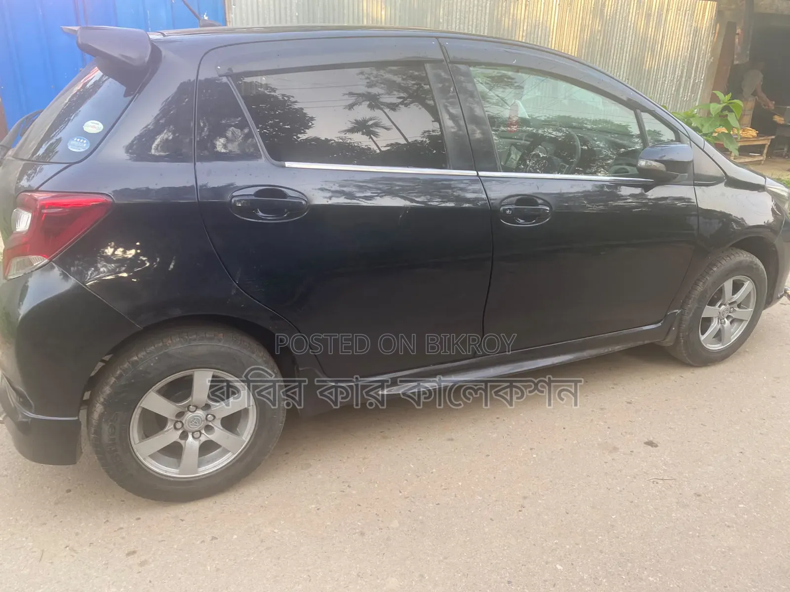 Toyota Vitz 2011 Black