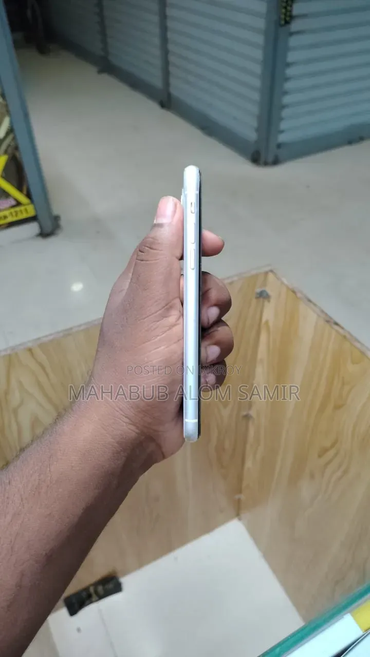 Apple iPhone 11 64 GB White