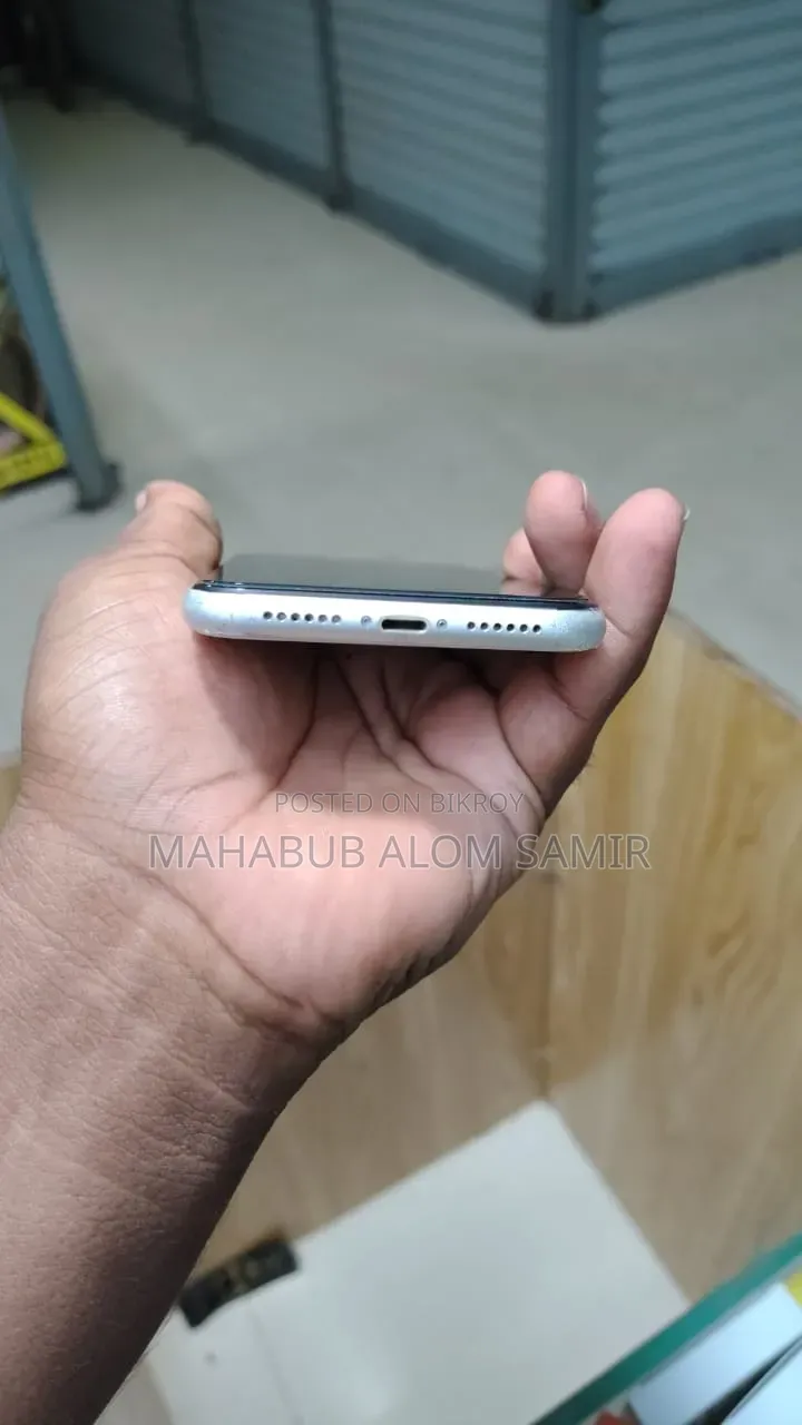 Apple iPhone 11 64 GB White