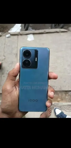 iQOO 128 GB Blue