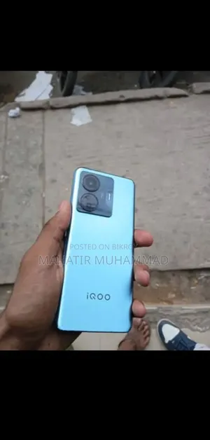 iQOO 128 GB Blue