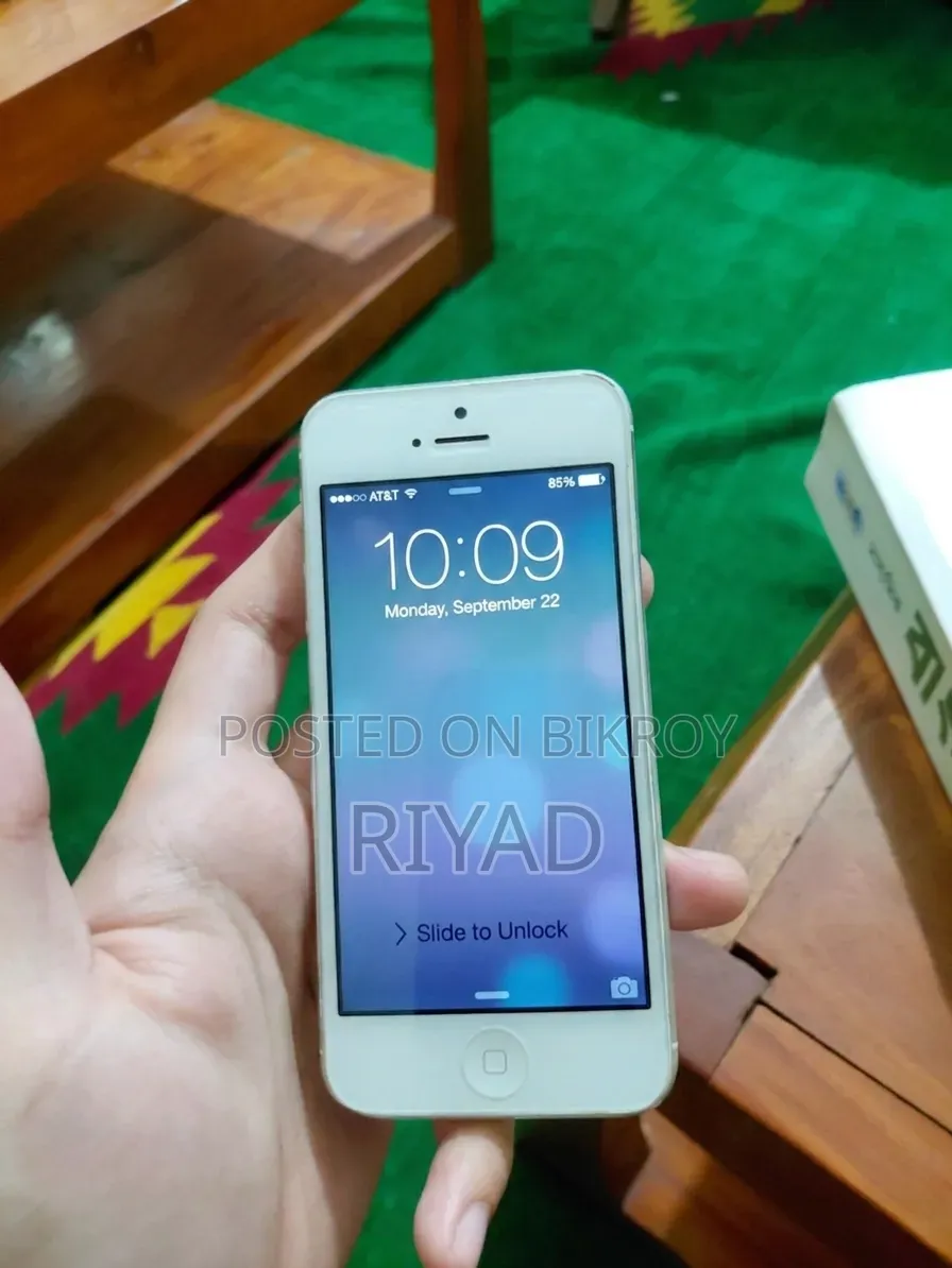 Apple iPhone 5 16 GB White