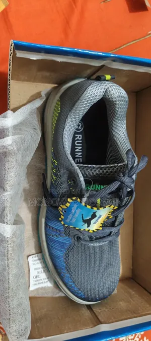 একদম নতুন উন্নত মানের সেফটি জুতা (Safety Shoes) বিক্রয়