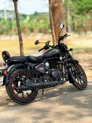 রয়্যাল এনফিল্ড ক্লাসিক ৩৫০ ২০২৫ ব্ল্যাক