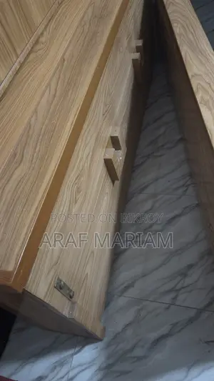 কানাডিয়ান ফার্নিচার বেড
