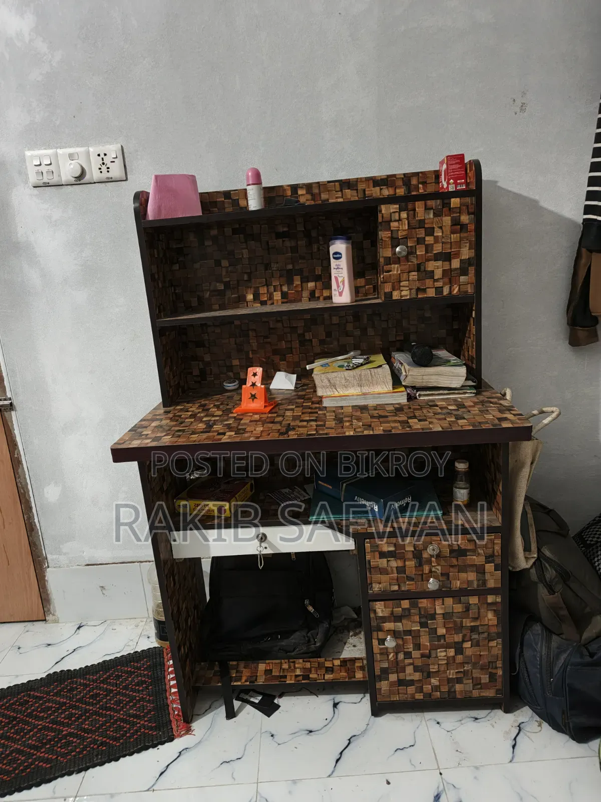 Custom-made table, used for 1 month