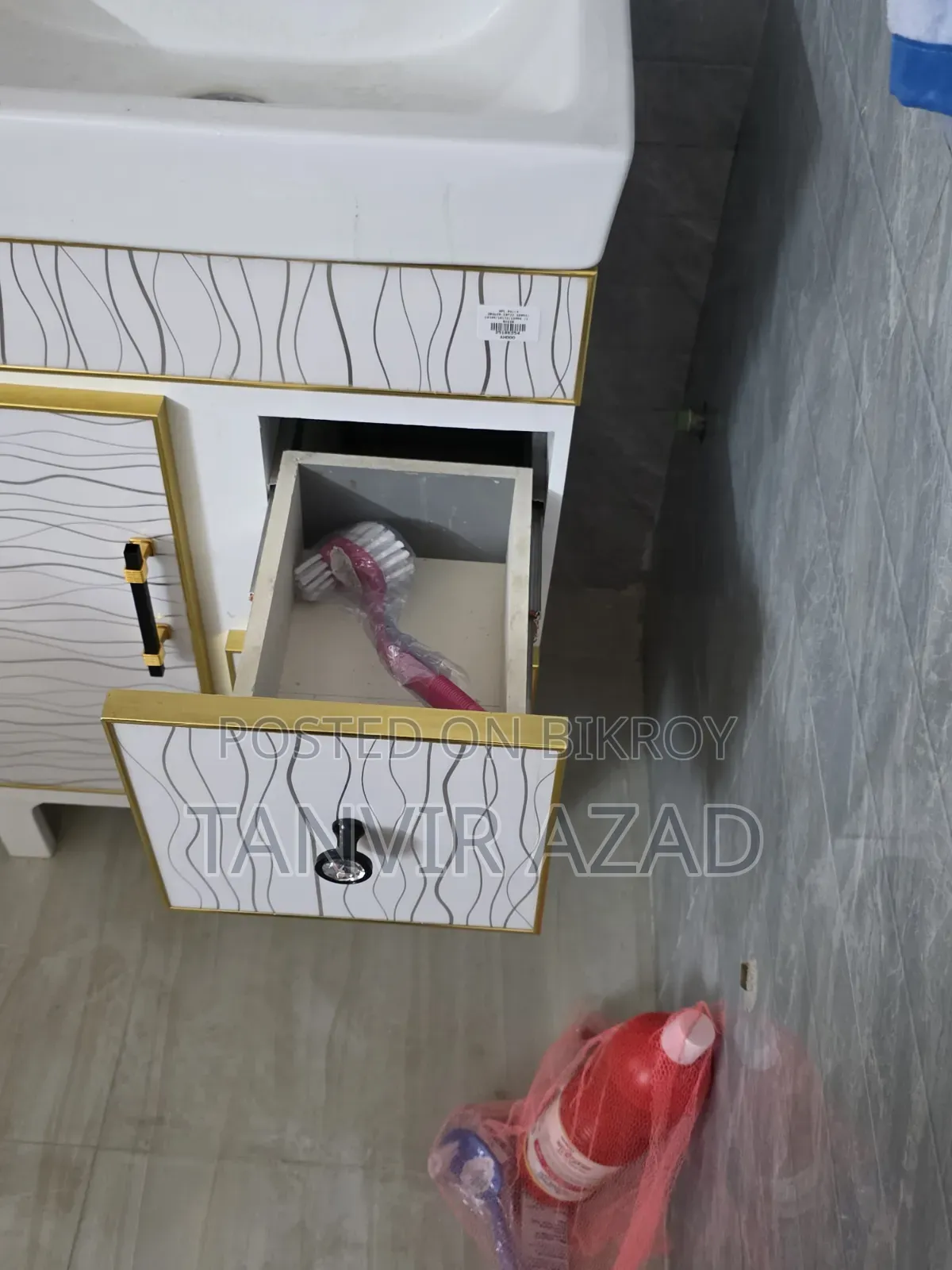 White Basin Cabinet Set