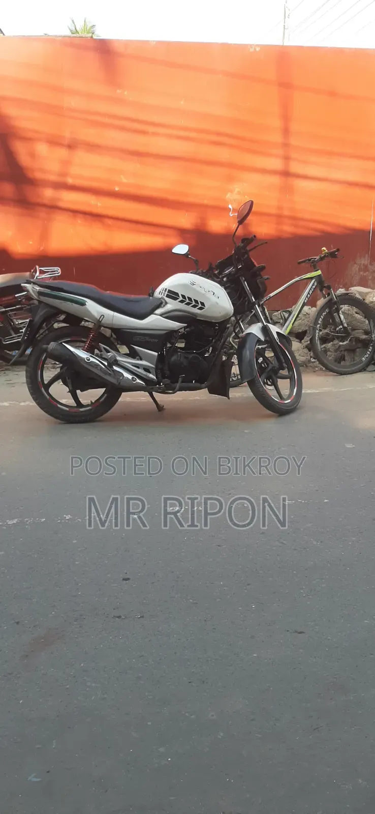 Suzuki GS 2016 White