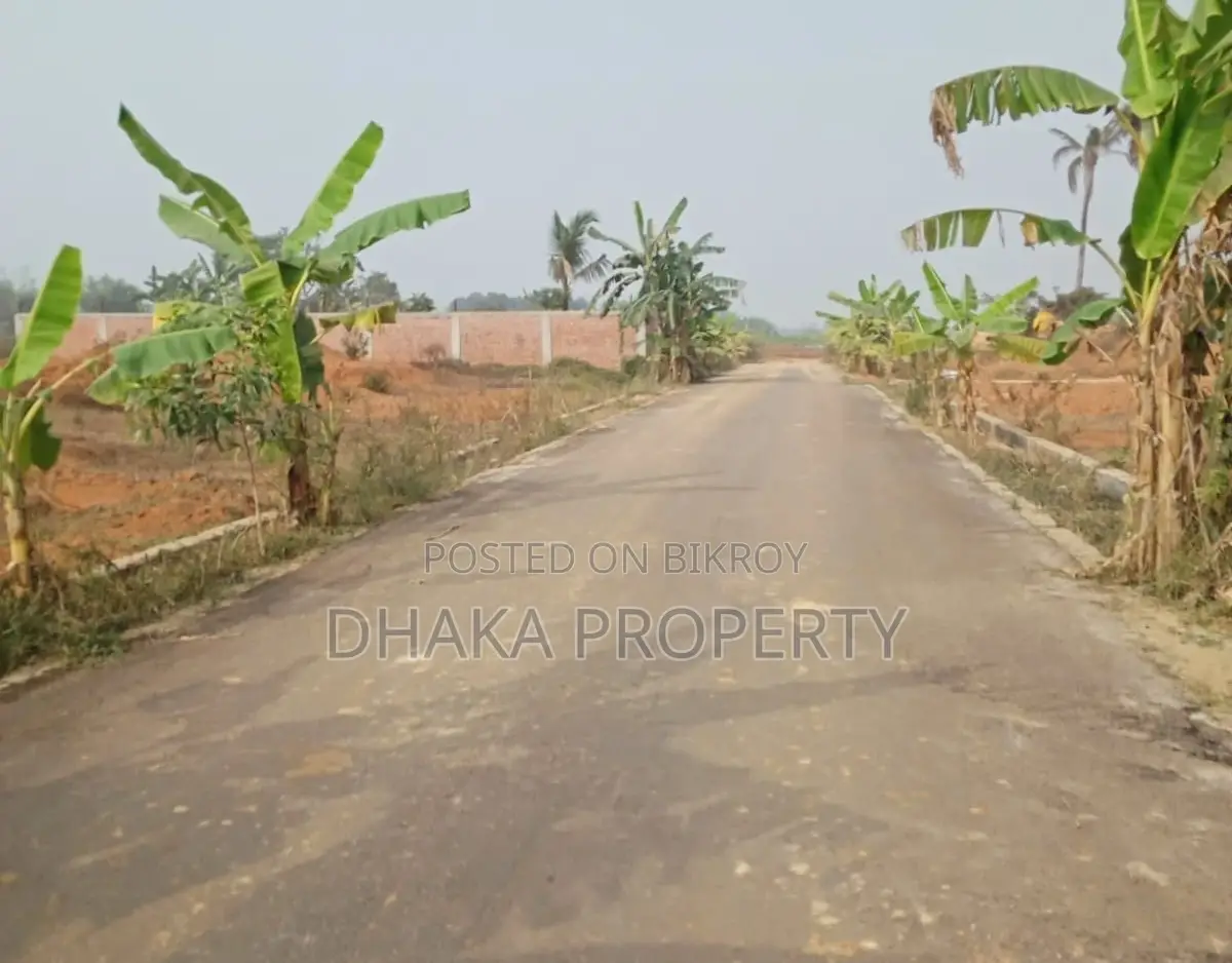 30ft Road 3 Katha Park South At Sector-28