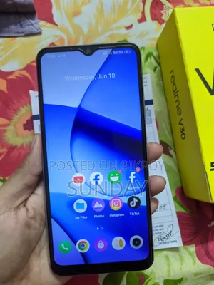 রিয়েলমি ভি২৩ ২৫৬ জিবি গোল্ড