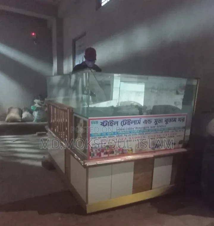 রিসিপশন টেবিল বিক্রি করব।