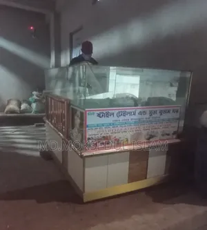 রিসিপশন টেবিল বিক্রি করব।
