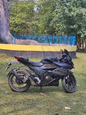 সুজুকি জিক্সার এসএফ ২০২৪ কালো