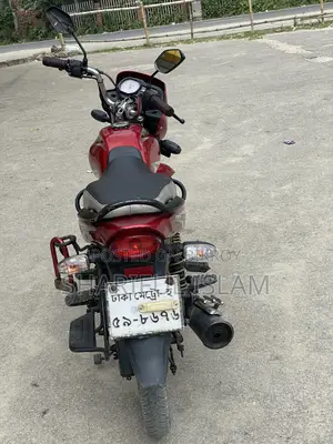 বাজাজ প্লাটিনা ১০০ ২০১৯ লাল
