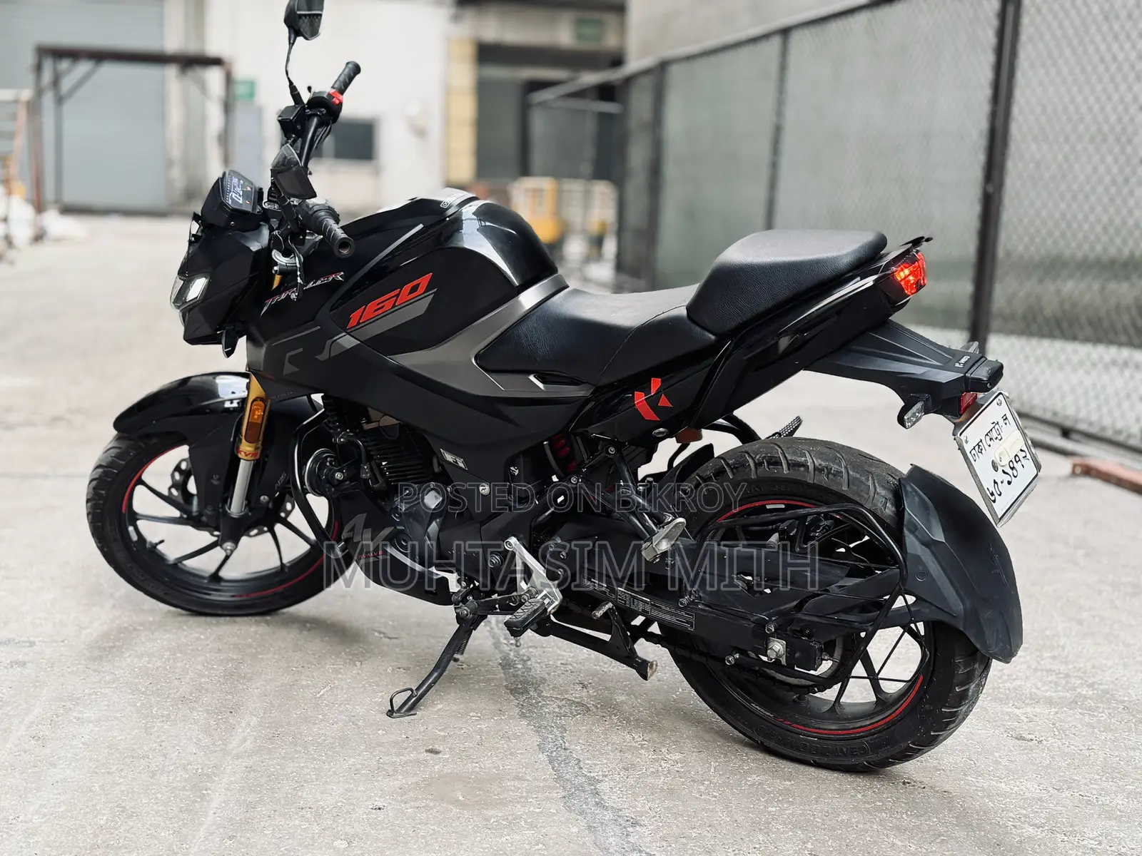 Hero Thriller 160R 4V 2024 Black