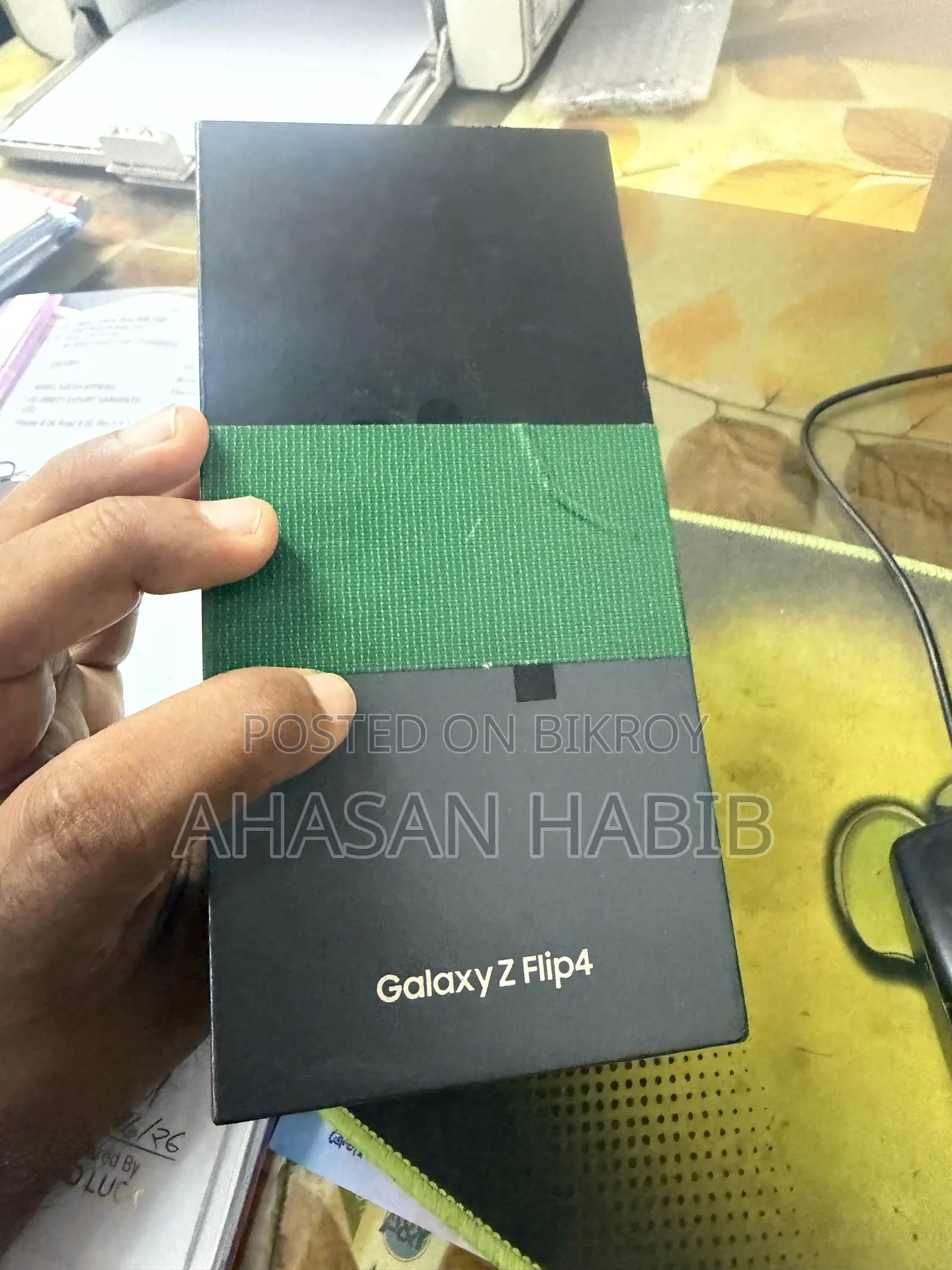 Samsung Galaxy Z Fold4 256 GB Gold