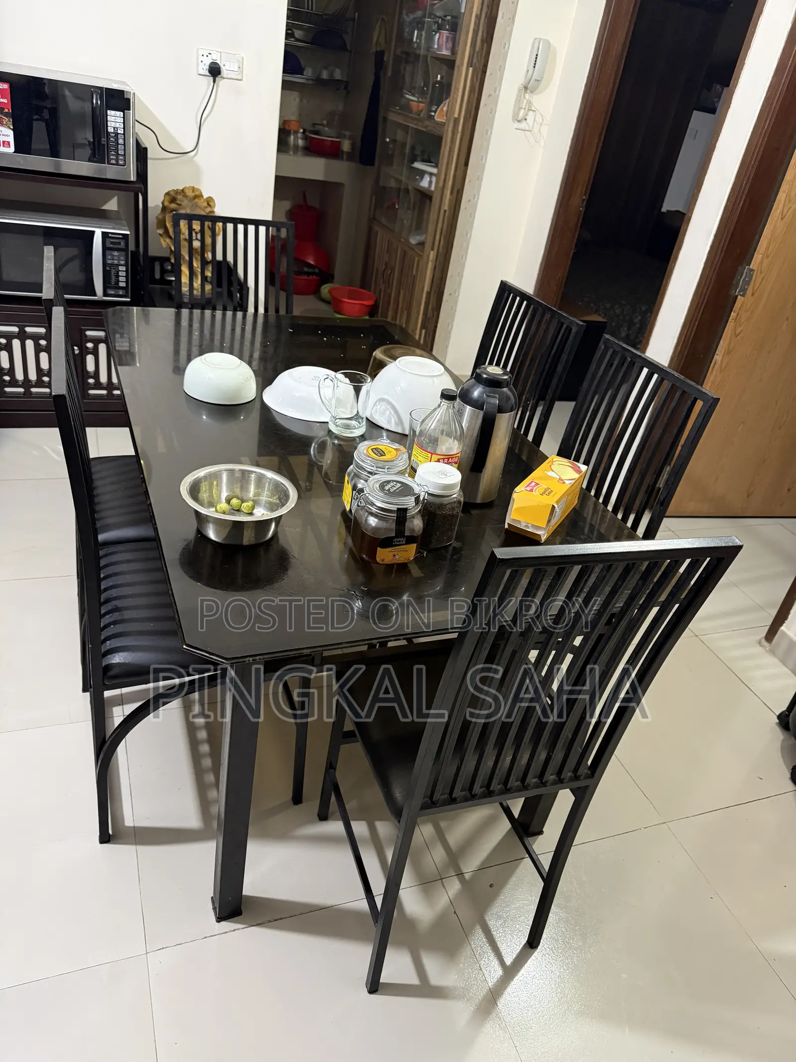 ডাইনিং টেবিল ছয়টি চেয়ারসহ (মেটাল)