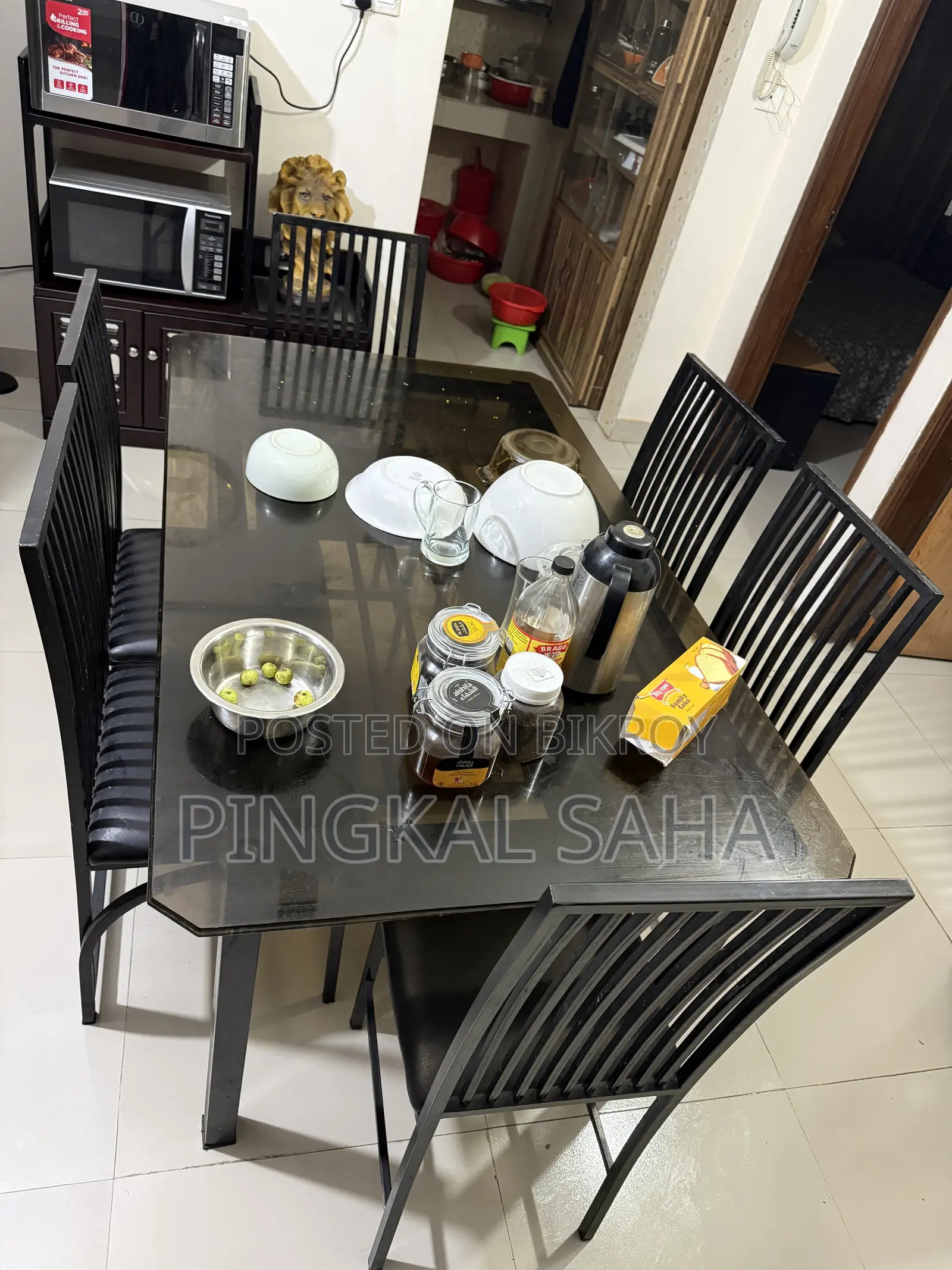 ডাইনিং টেবিল ছয়টি চেয়ারসহ (মেটাল)