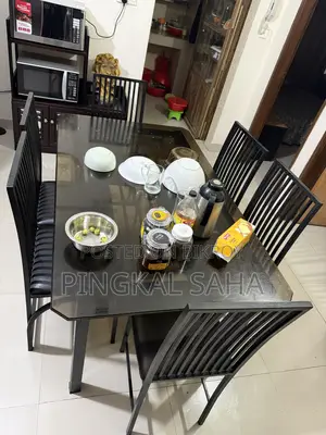 ডাইনিং টেবিল ছয়টি চেয়ারসহ (মেটাল)