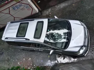 টয়োটা নোয়াহ ২০০৪ সিলভার