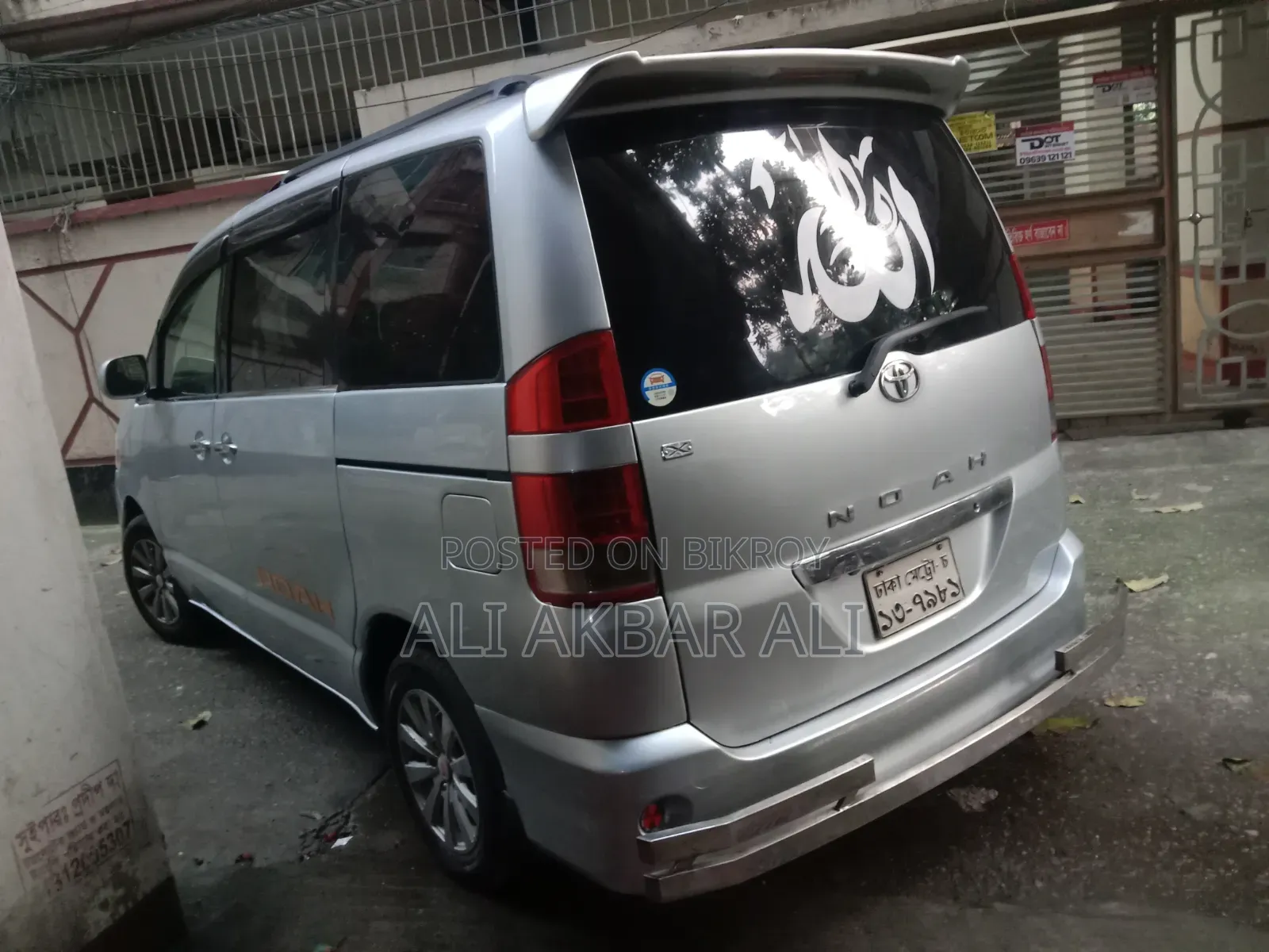 টয়োটা নোয়াহ ২০০৪ সিলভার