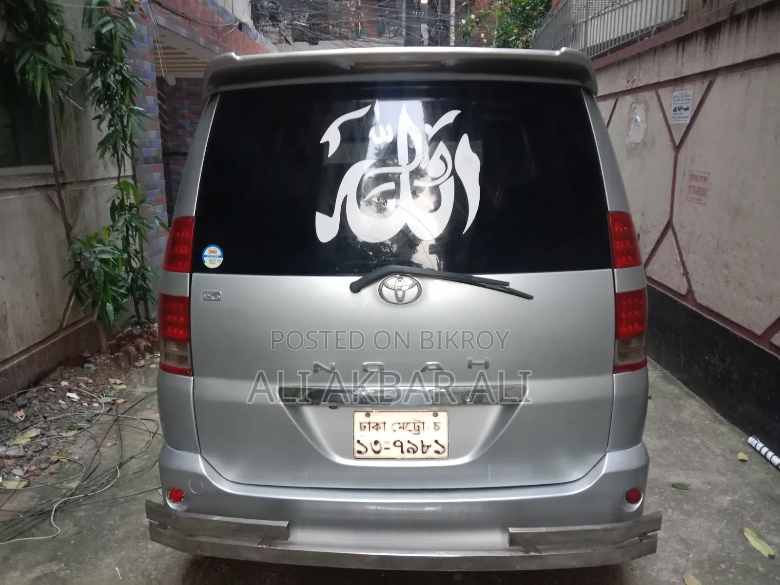 টয়োটা নোয়াহ ২০০৪ সিলভার