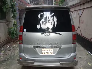 টয়োটা নোয়াহ ২০০৪ সিলভার