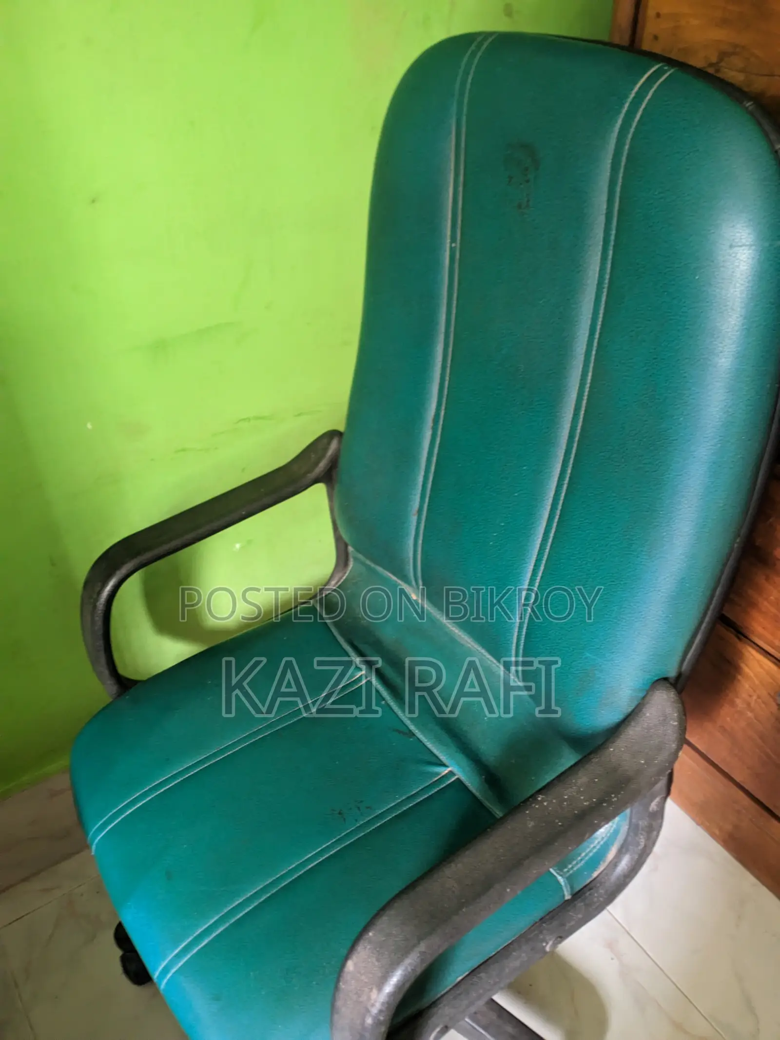 Otobi Mid Level Swivel Chair