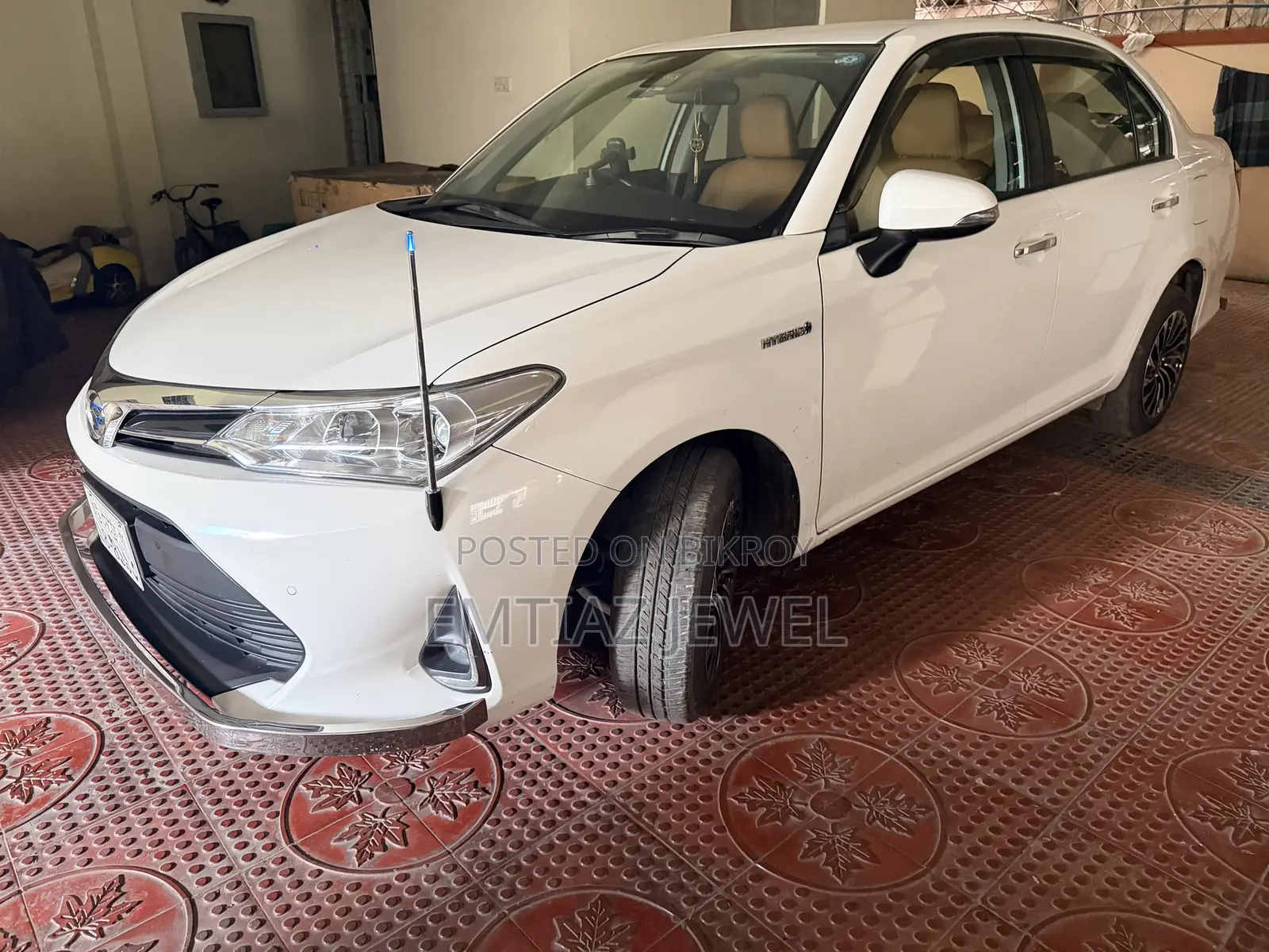 Toyota Axio 1.5 Hybrid 2-Wheel Drive 2018 White