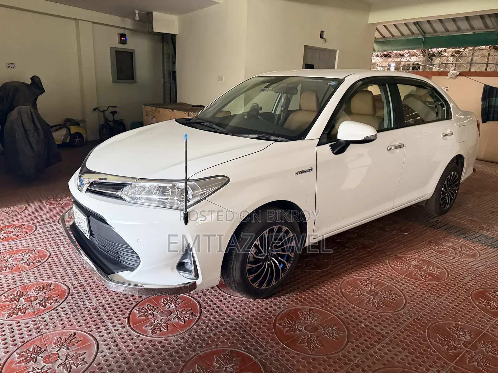 Toyota Axio 1.5 Hybrid 2-Wheel Drive 2018 White