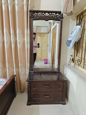 ড্রেসিং টেবিল