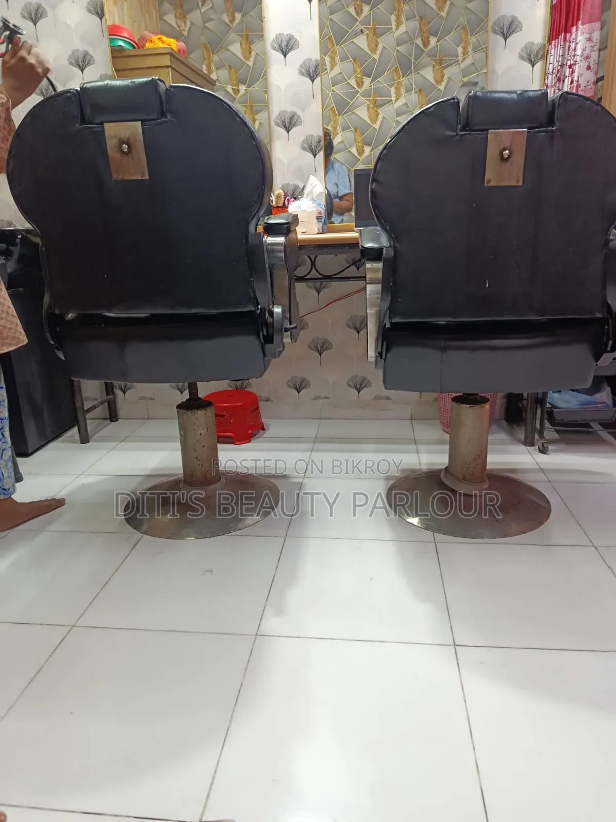 Used Parlour/Salon Chairs for Sale