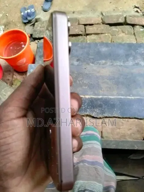 Mobile Phone 64 GB Gold